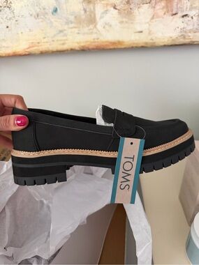 TOMS Women's Black Lug Sole Penny Loafer - Cara